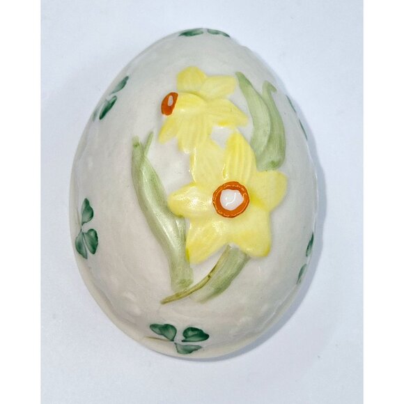 Belleek Hand-Painted Ceramic Egg-Shaped Trinket Box Yellow Daffodils & Clover - Picture 2 of 7